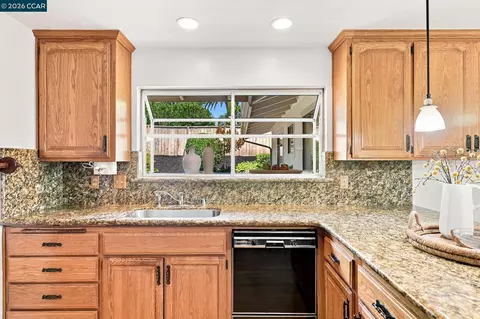 Kitchen - 3170 Padre St, Lafayette, CA 94549 photo 4 of 4