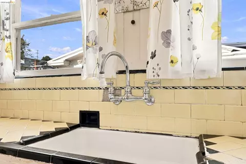 Kitchen - 3000 Morcom Ave, Oakland, CA 94619 photo 4 of 5