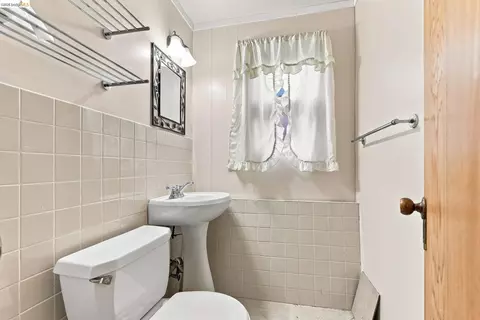 Bath - 3000 Morcom Ave, Oakland, CA 94619 photo 2 of 2