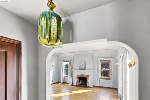 Entry Way - 3000 Morcom Ave, Oakland, CA 94619 photo 3 of 4