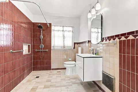 Bath - 3000 Morcom Ave, Oakland, CA 94619 photo 1 of 2