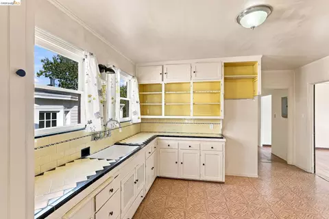 Kitchen - 3000 Morcom Ave, Oakland, CA 94619 photo 5 of 5