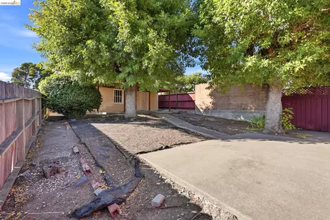 Exterior - 3000 Morcom Ave, Oakland, CA 94619 photo 11 of 13