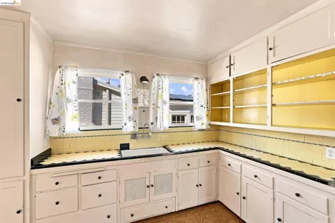 Kitchen - 3000 Morcom Ave, Oakland, CA 94619 photo 3 of 5
