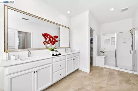 Bath - 4176 Healdsburg Way, Dublin, CA 94568 photo 4 of 4