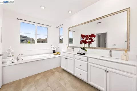 Bath - 4176 Healdsburg Way, Dublin, CA 94568 photo 3 of 4