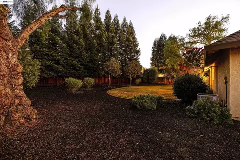 Exterior - 511 Rhea Way, Livermore, CA 94550 photo 17 of 28