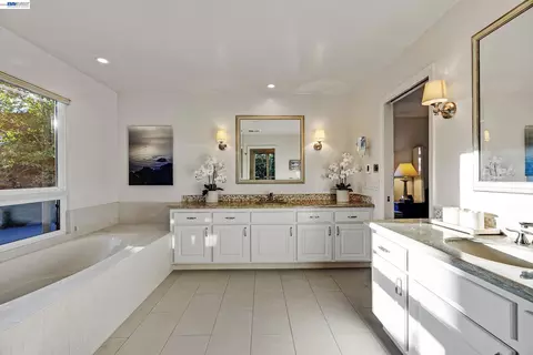 Bath - 511 Rhea Way, Livermore, CA 94550 photo 5 of 9