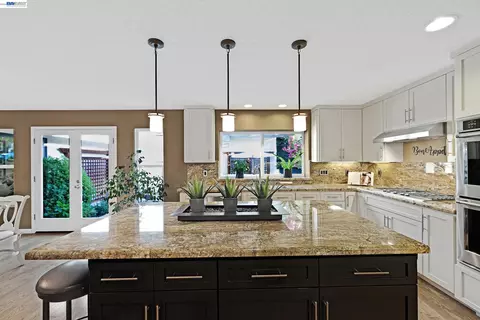 Kitchen - 511 Rhea Way, Livermore, CA 94550 photo 4 of 5