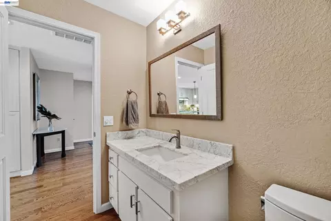 Bath - 511 Rhea Way, Livermore, CA 94550 photo 2 of 9