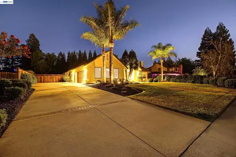 Exterior - 511 Rhea Way, Livermore, CA 94550 photo 16 of 28