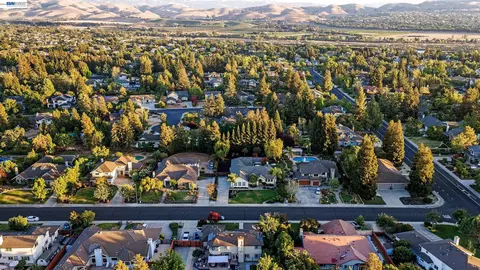 View/Area - 511 Rhea Way, Livermore, CA 94550 photo 7 of 12