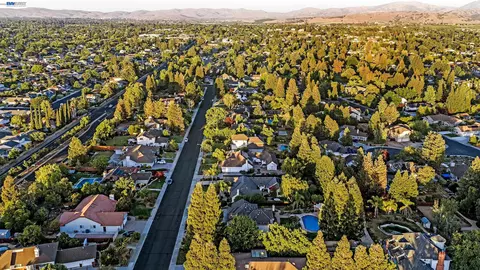 View/Area - 511 Rhea Way, Livermore, CA 94550 photo 9 of 12