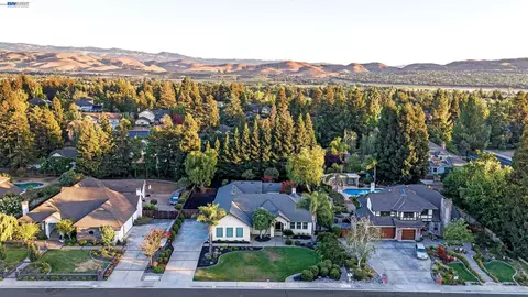 View/Area - 511 Rhea Way, Livermore, CA 94550 photo 5 of 12