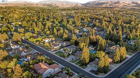 View/Area - 511 Rhea Way, Livermore, CA 94550 photo 10 of 12