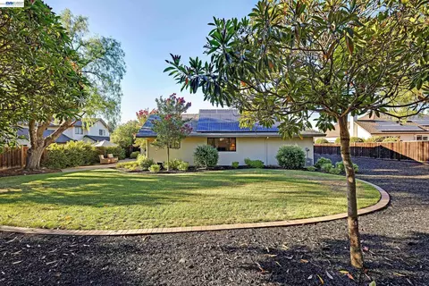 Exterior - 511 Rhea Way, Livermore, CA 94550 photo 5 of 28