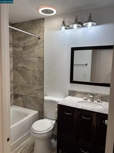 Bath - 115 Bedford, Hercules, CA 94547 photo 1 of 3