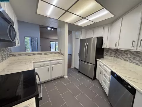 Kitchen - 115 Bedford, Hercules, CA 94547 photo 5 of 5