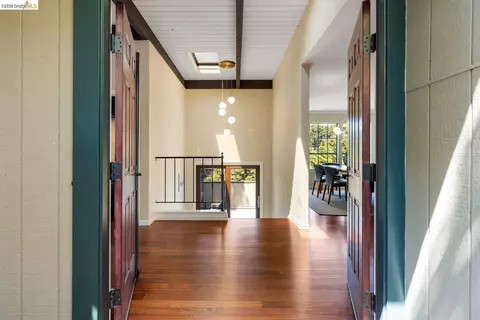 6909 Exeter Dr, Oakland, CA 94611