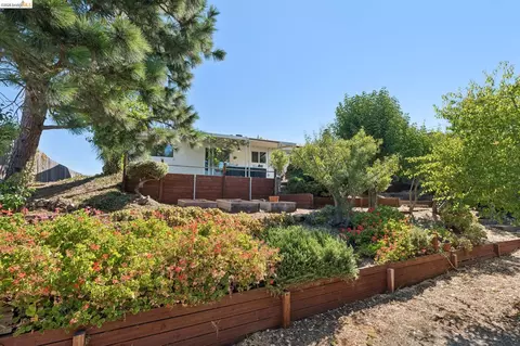 Exterior - 123 Coleridge Dr, Vallejo, CA 94591 photo 2 of 2
