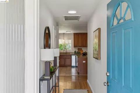 Entry Way - 123 Coleridge Dr, Vallejo, CA 94591 photo 1 of 1