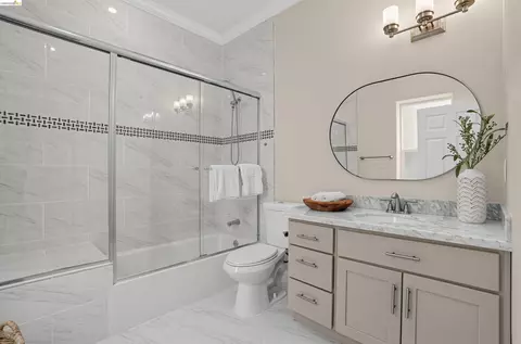 Bath - 7026 Devon Way, Berkeley, CA 94705 photo 3 of 4