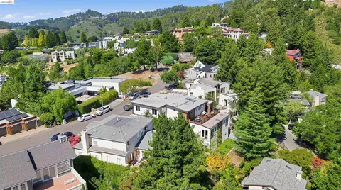 View/Area - 7026 Devon Way, Berkeley, CA 94705 photo 2 of 10