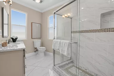 Bath - 7026 Devon Way, Berkeley, CA 94705 photo 1 of 4