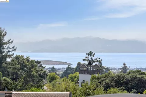 View/Area - 1305 Henry St #C, Berkeley, CA 94709 photo 4 of 5