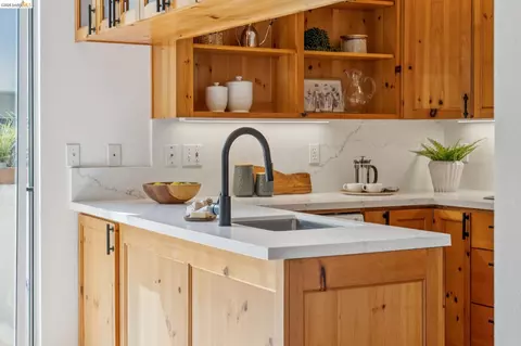 Kitchen - 1305 Henry St #C, Berkeley, CA 94709 photo 2 of 4