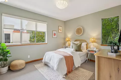 Bedroom - 1305 Henry St #C, Berkeley, CA 94709 photo 1 of 7