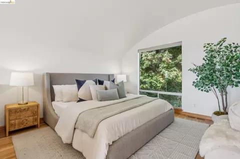 Bedroom - 1305 Henry St #C, Berkeley, CA 94709 photo 5 of 7