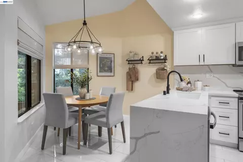 3318 Smoketree Commons Dr, Pleasanton, CA 94566