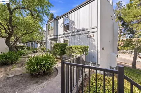 Exterior - 2075 Ascot Dr #119, Moraga, CA 94556 photo 5 of 9