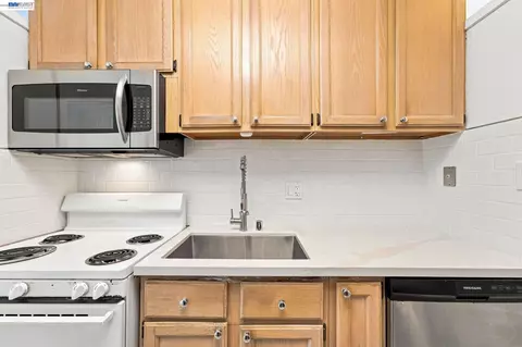 Kitchen - 2075 Ascot Dr #119, Moraga, CA 94556 photo 2 of 3