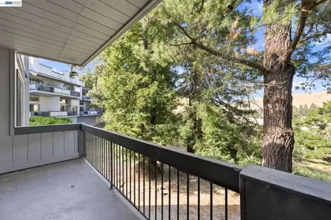 Exterior - 2075 Ascot Dr #119, Moraga, CA 94556 photo 2 of 9