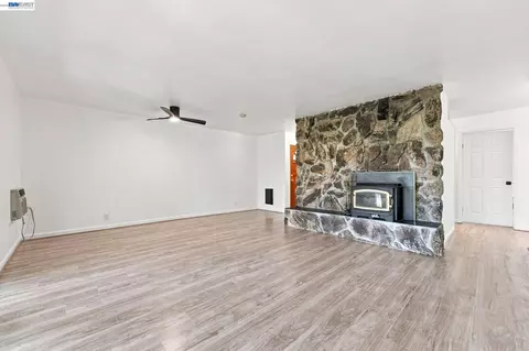 Living - 2075 Ascot Dr #119, Moraga, CA 94556 photo 2 of 3