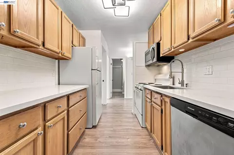 Kitchen - 2075 Ascot Dr #119, Moraga, CA 94556 photo 1 of 3