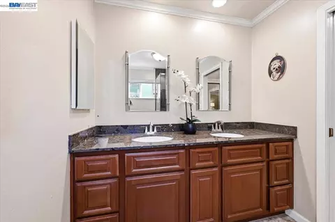 Bath - 1661 Beckner Ct, Concord, CA 94521 photo 2 of 4
