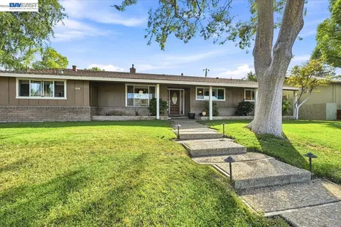 Exterior - 1661 Beckner Ct, Concord, CA 94521 photo 5 of 15