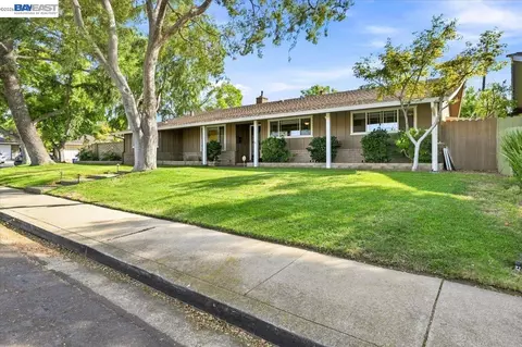 Exterior - 1661 Beckner Ct, Concord, CA 94521 photo 4 of 15