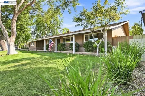 Exterior - 1661 Beckner Ct, Concord, CA 94521 photo 6 of 15