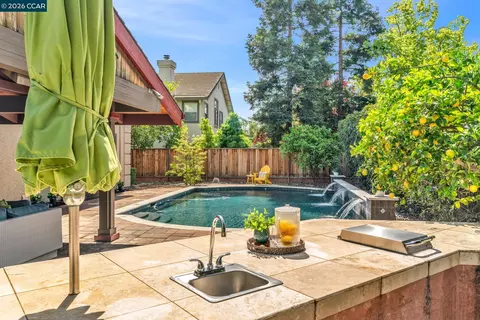 Exterior - 1174 Central Ave, Livermore, CA 94551 photo 6 of 13