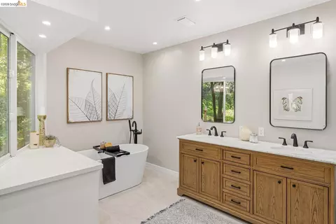 Bath - 3696 Boyer Cir, Lafayette, CA 94549 photo 3 of 7