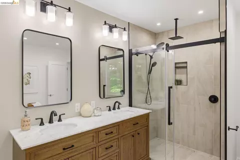 Bath - 3696 Boyer Cir, Lafayette, CA 94549 photo 2 of 7