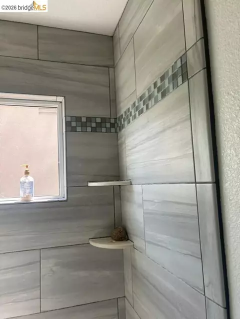 Bath - 286 Redwing St, Vallejo, CA 94589 photo 2 of 4