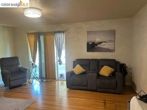 Living - 286 Redwing St, Vallejo, CA 94589 photo 3 of 3