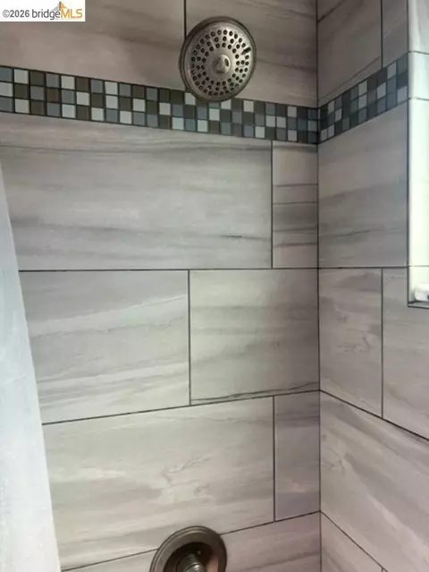Bath - 286 Redwing St, Vallejo, CA 94589 photo 3 of 4