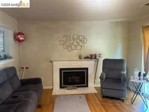 Living - 286 Redwing St, Vallejo, CA 94589 photo 1 of 3