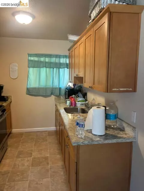 Kitchen - 286 Redwing St, Vallejo, CA 94589 photo 2 of 2
